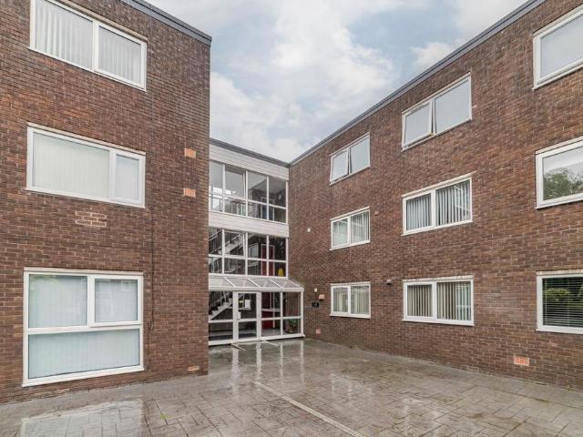2 bedroom flat for sale