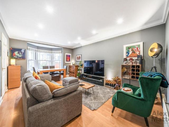 2 bedroom flat for sale