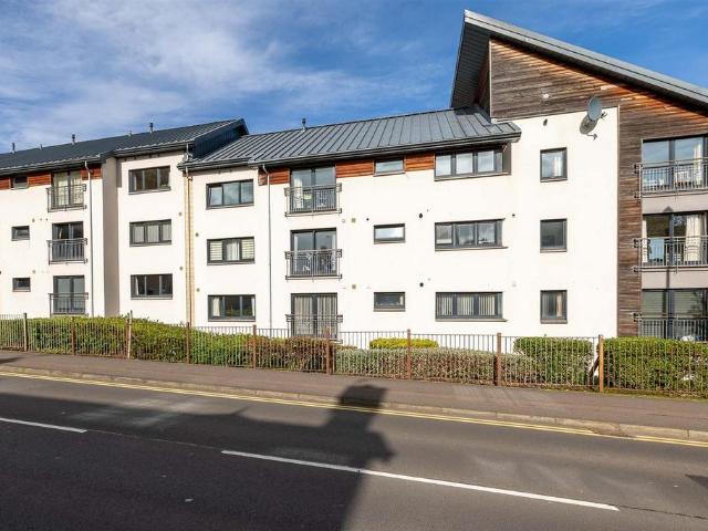 2 bedroom flat for sale