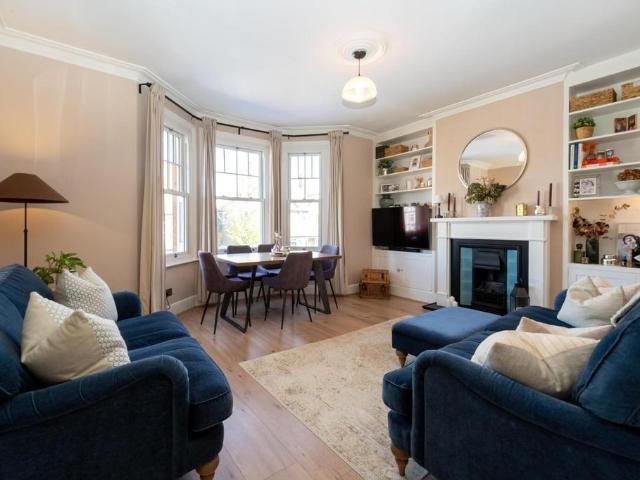 2 bedroom flat for sale
