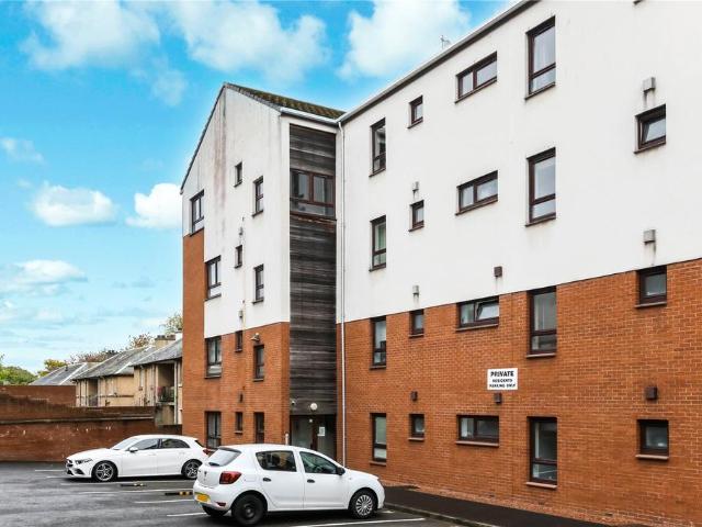 2 bedroom flat for sale