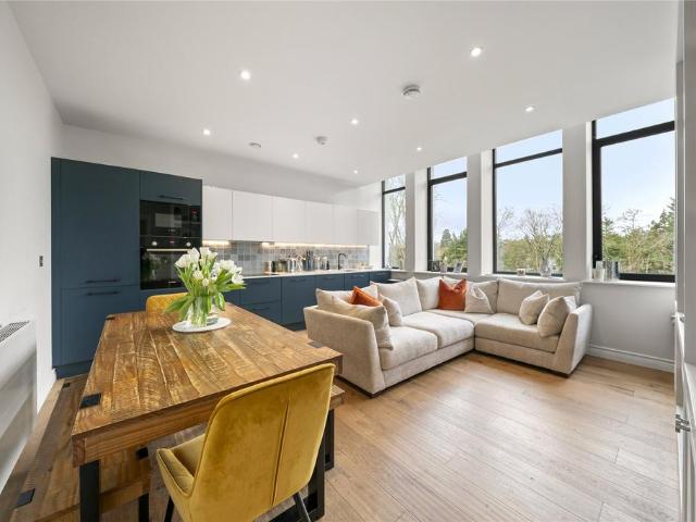 2 bedroom flat for sale