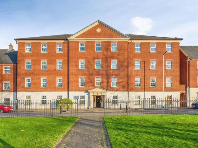 2 bedroom flat for sale