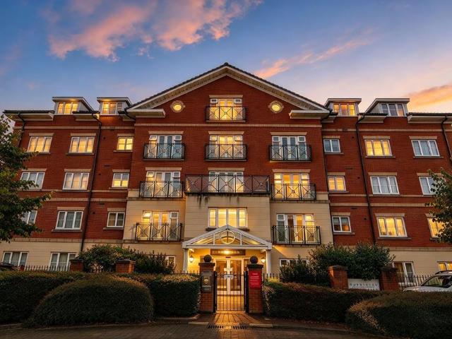 2 bedroom flat for sale
