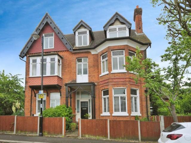 2 bedroom flat for sale