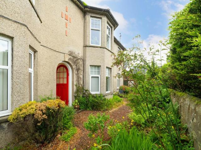 3 bedroom flat for sale