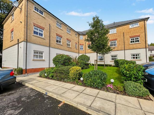 2 bedroom flat for sale