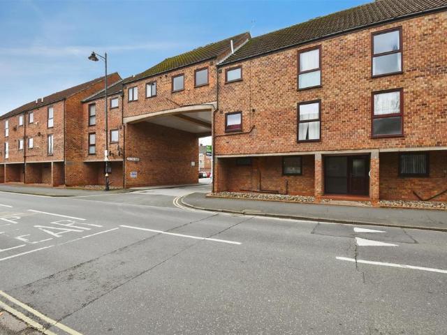 2 bedroom flat for sale