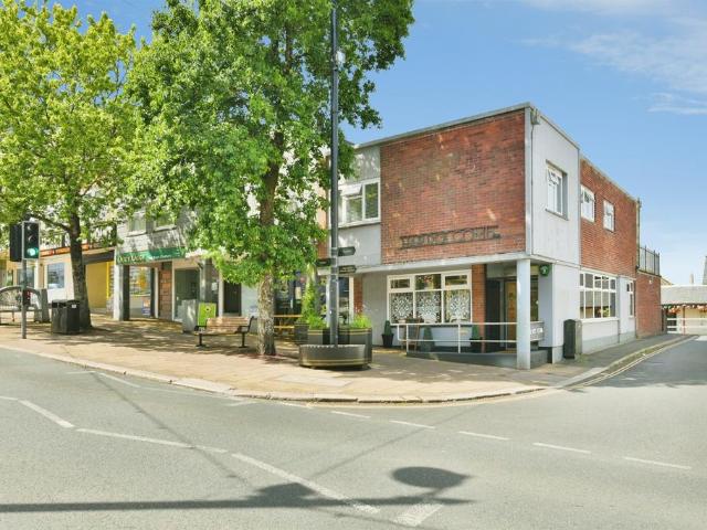 2 bedroom flat for sale