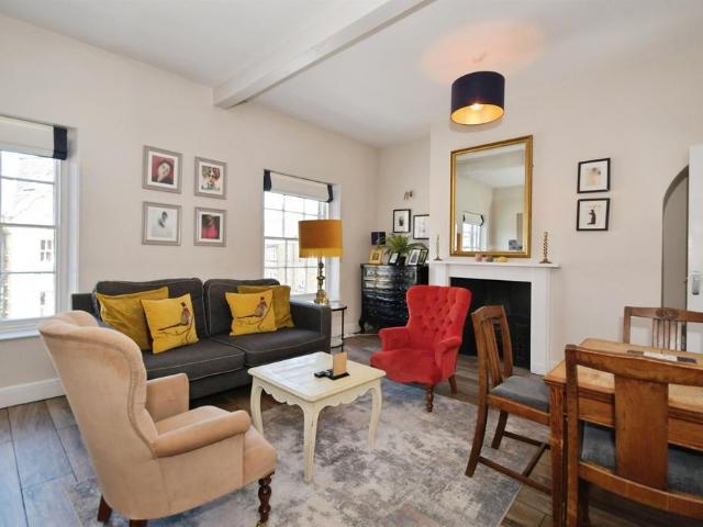 2 bedroom flat for sale
