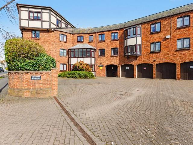 2 bedroom flat for sale