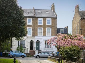 2 bedroom flat for sale