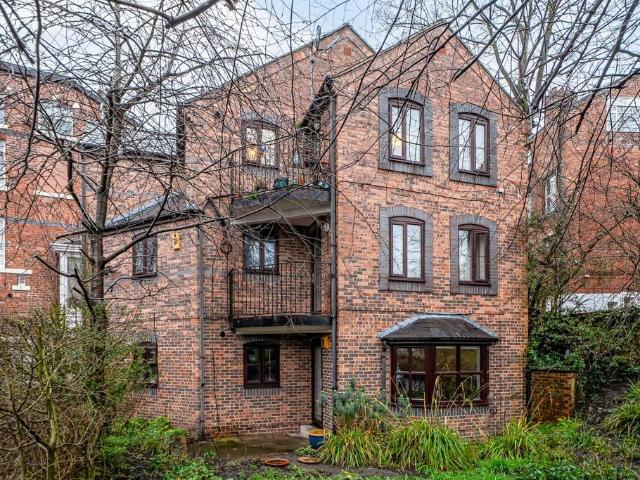 2 bedroom flat for sale