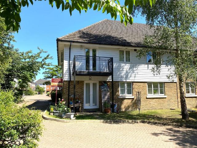 2 bedroom ground flat for sale