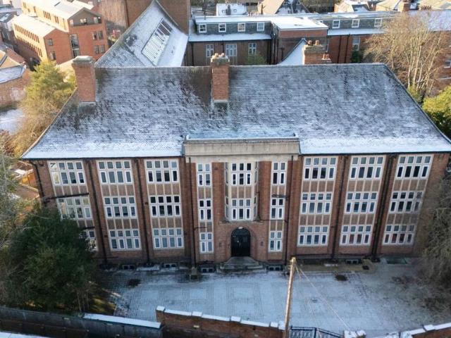 2 bedroom flat for sale