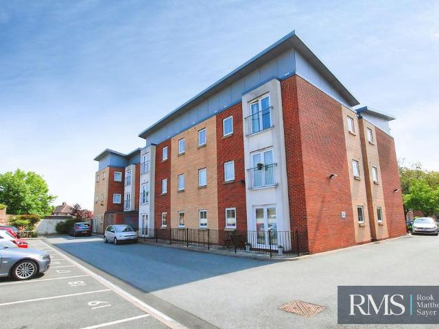 2 bedroom flat for sale