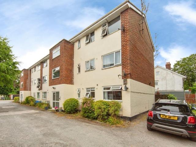 2 bedroom flat for sale