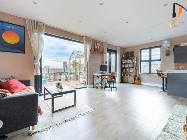 2 bedroom flat for sale