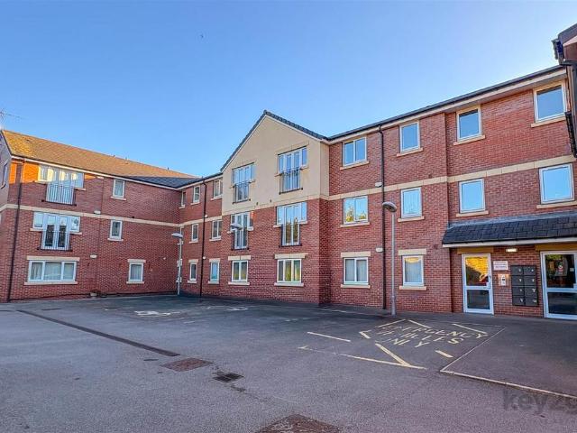 2 bedroom flat for sale