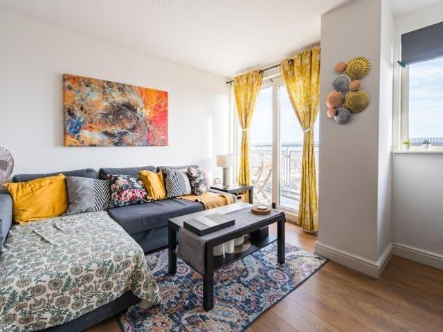 2 bedroom flat for sale