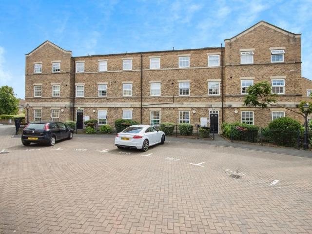 2 bedroom flat for sale