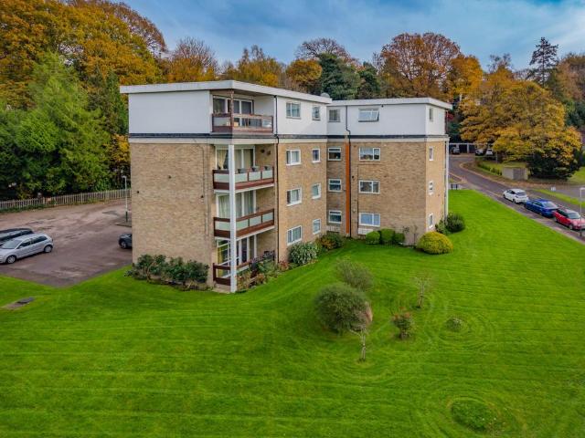 2 bedroom flat for sale