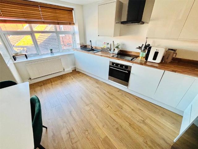 2 bedroom flat for sale