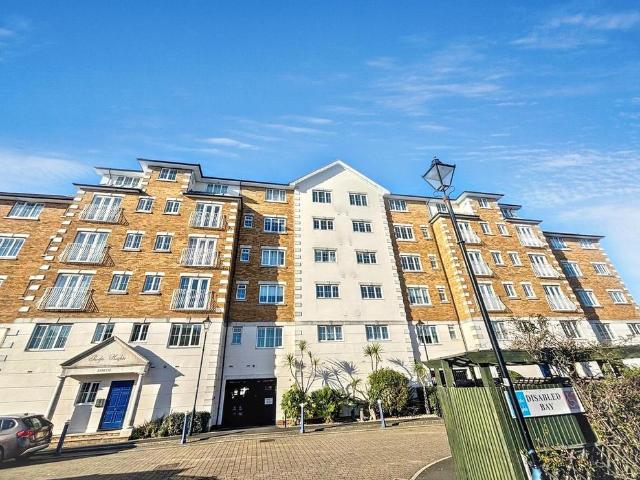 2 bedroom flat for sale