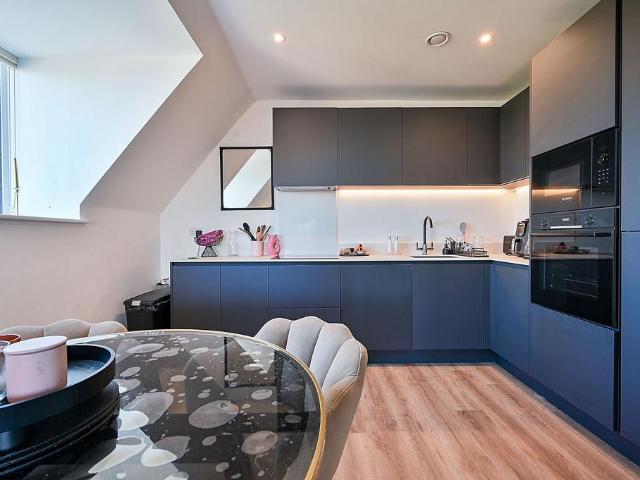 2 bedroom flat for sale