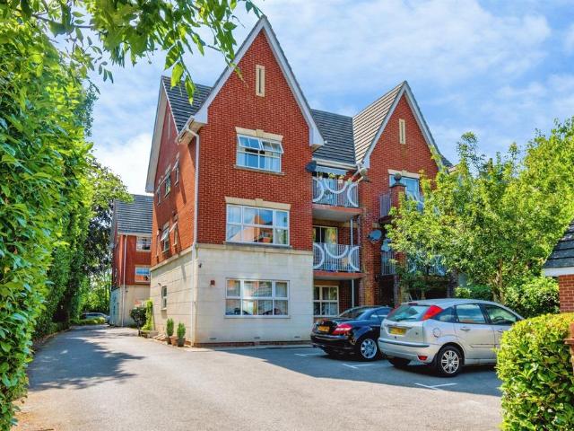 2 bedroom flat for sale