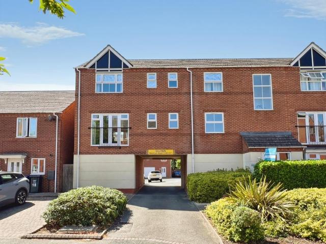 2 bedroom flat for sale
