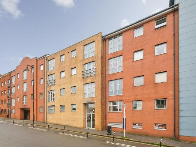 2 bedroom flat for sale