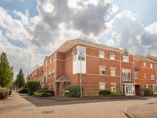 2 bedroom flat for sale