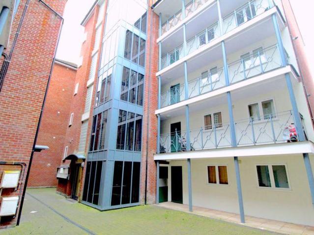 2 bedroom flat for sale