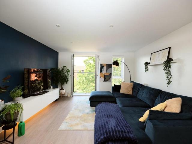 2 bedroom flat for sale