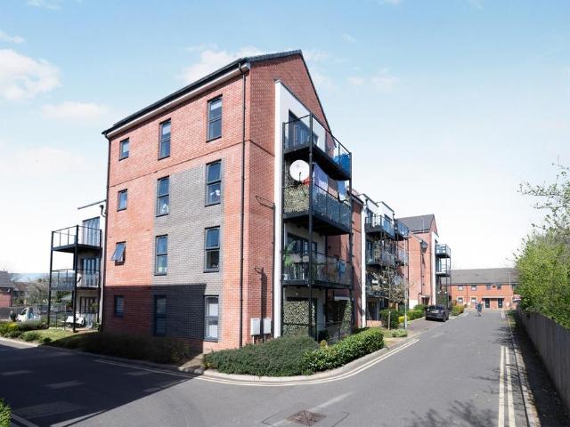 2 bedroom flat for sale