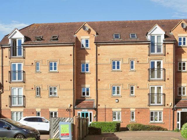 2 bedroom flat for sale