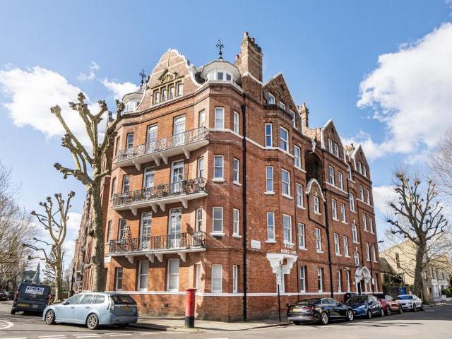 2 bedroom flat for sale
