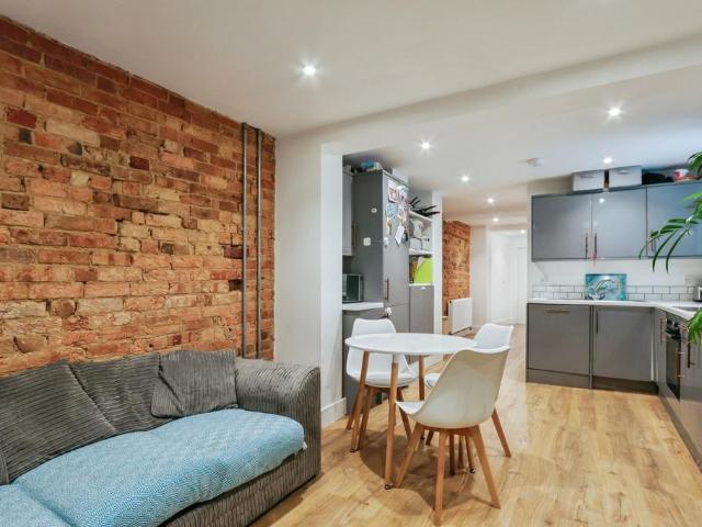 2 bedroom flat for sale