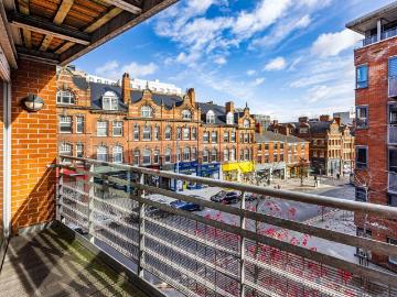 2 bedroom flat for sale