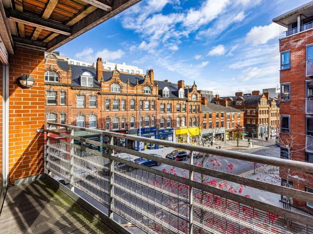 2 bedroom flat for sale