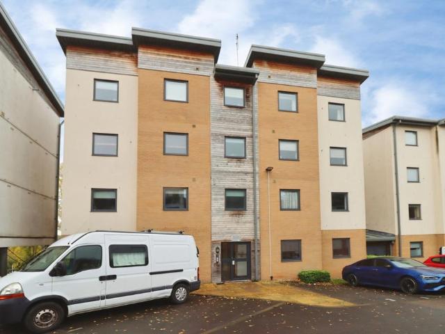 2 bedroom flat for sale