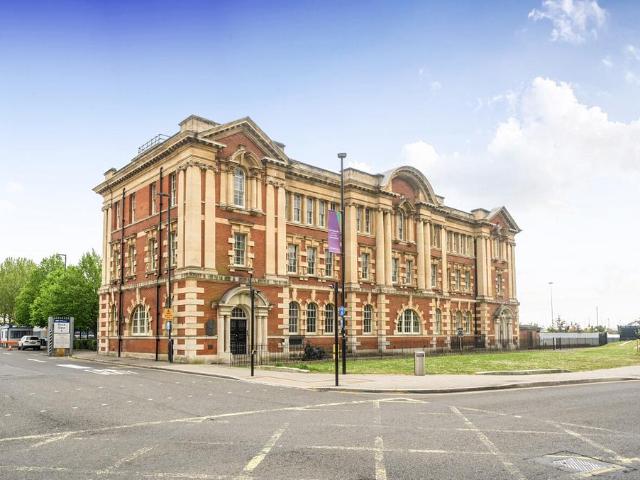 2 bedroom flat for sale