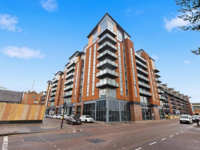 2 bedroom flat for sale