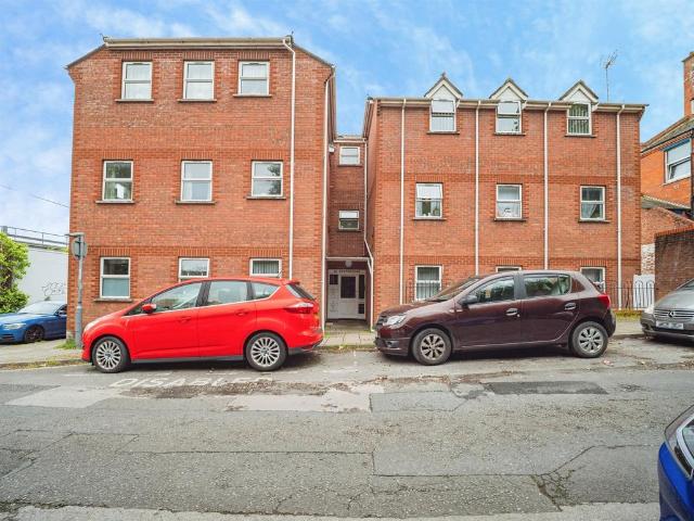 2 bedroom flat for sale