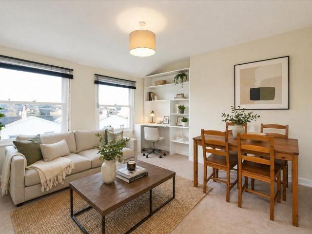 2 bedroom flat for sale