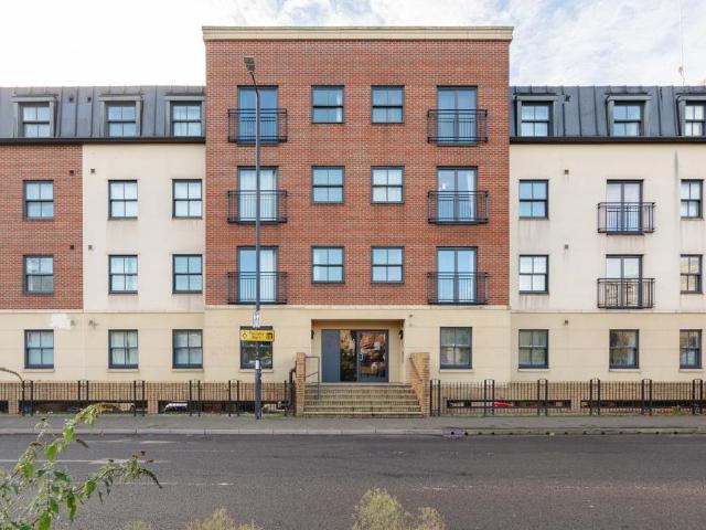 2 bedroom flat for sale