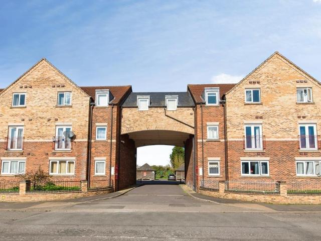 2 bedroom flat for sale