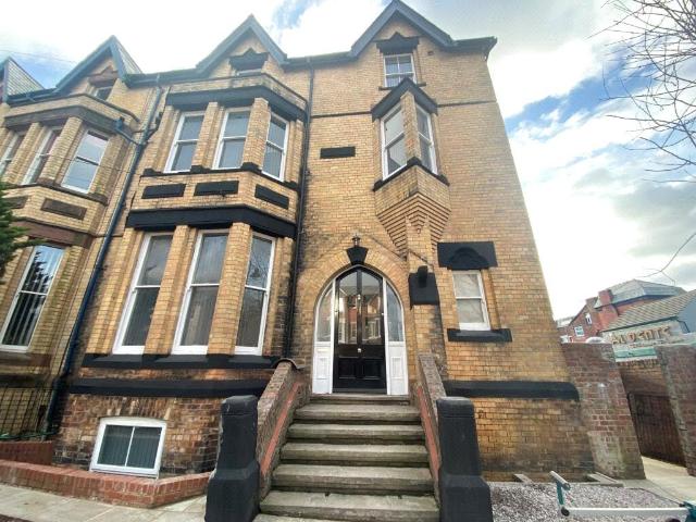 2 bedroom flat for sale
