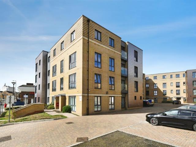 2 bedroom flat for sale